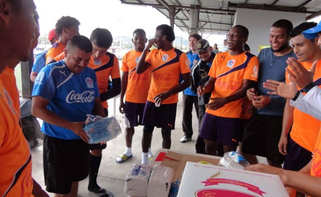 En Olimpia le celebran los 49 años a Henry Oliva