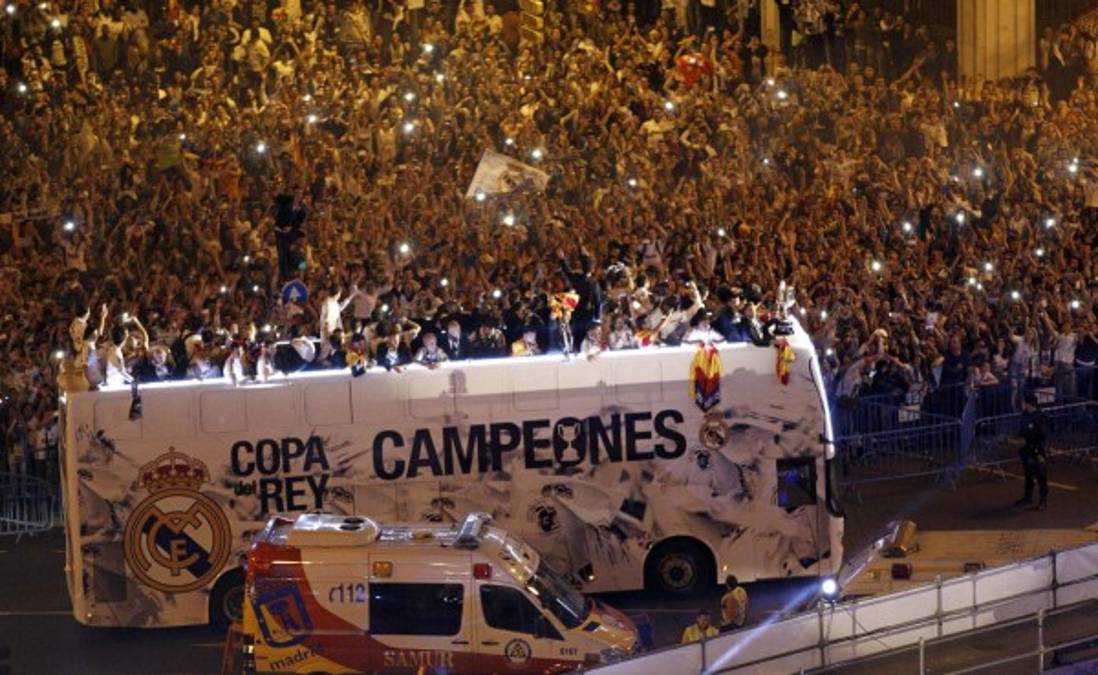 ¡Espectacular recibimiento al Real Madrid en la Plaza Cibeles!