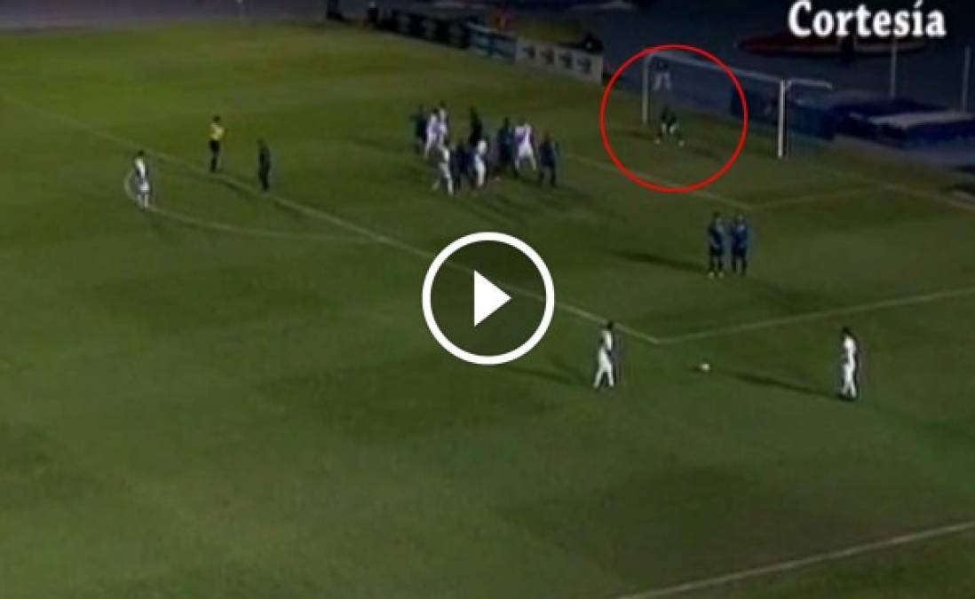 VIDEO: Noel Valladares se equivoca en los dos goles de tiro libre de Guatemala