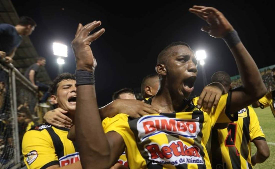 Real España gana vibrante clásico al Marathón y sigue líder