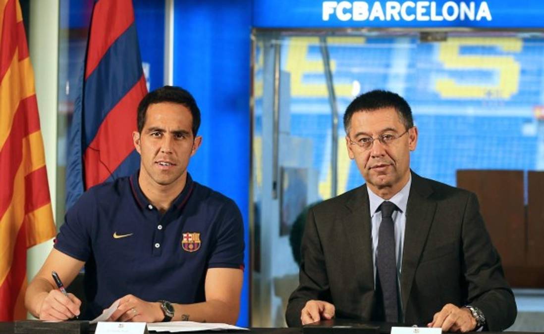 Claudio Bravo fue presentado como nuevo portero del Barcelona