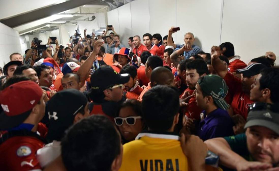 Aficionados chilenos provocan disturbios al intentar ingresar al Maracaná