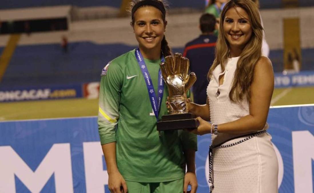 Estados Unidos arrasó en premundial femenino y Diez estuvo ahí para darle su premio