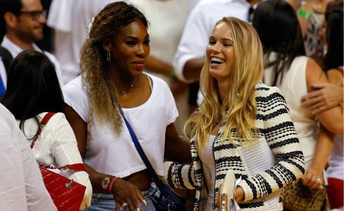 Serena Williams y Caroline Wozniacki celebraron con los Heat el pase a la final