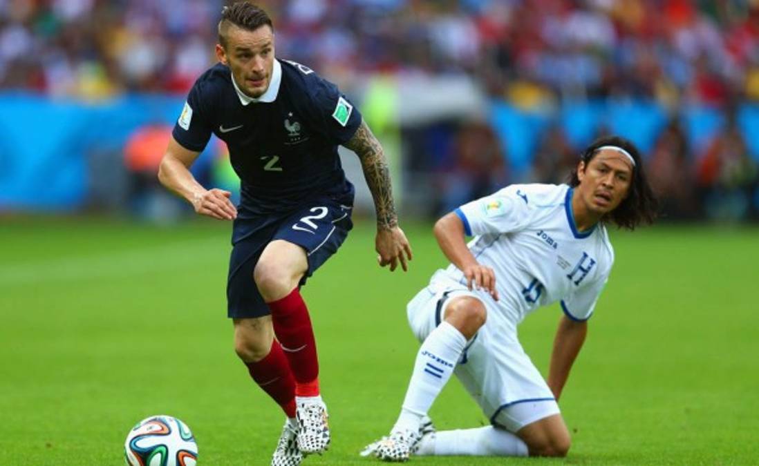 El francés Debuchy deja Newcastle y ficha por Arsenal