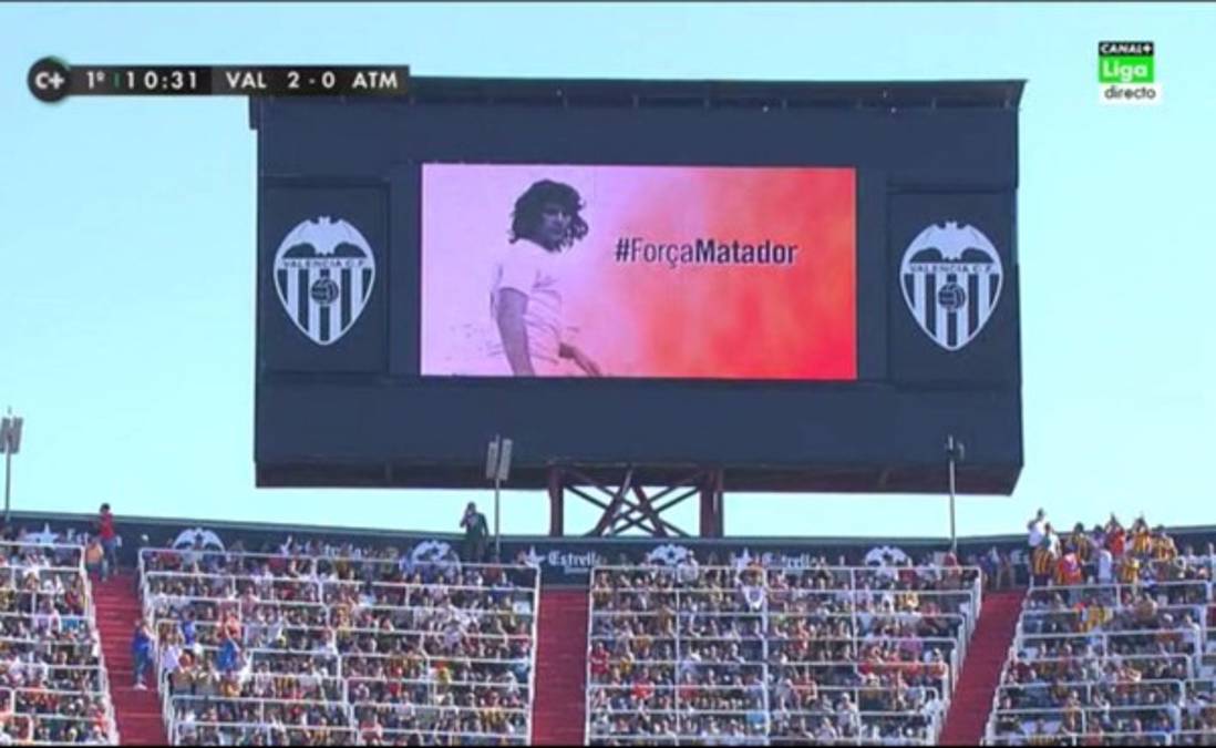 El Valencia le hizo un homenaje a Mario Kempes tras su operación