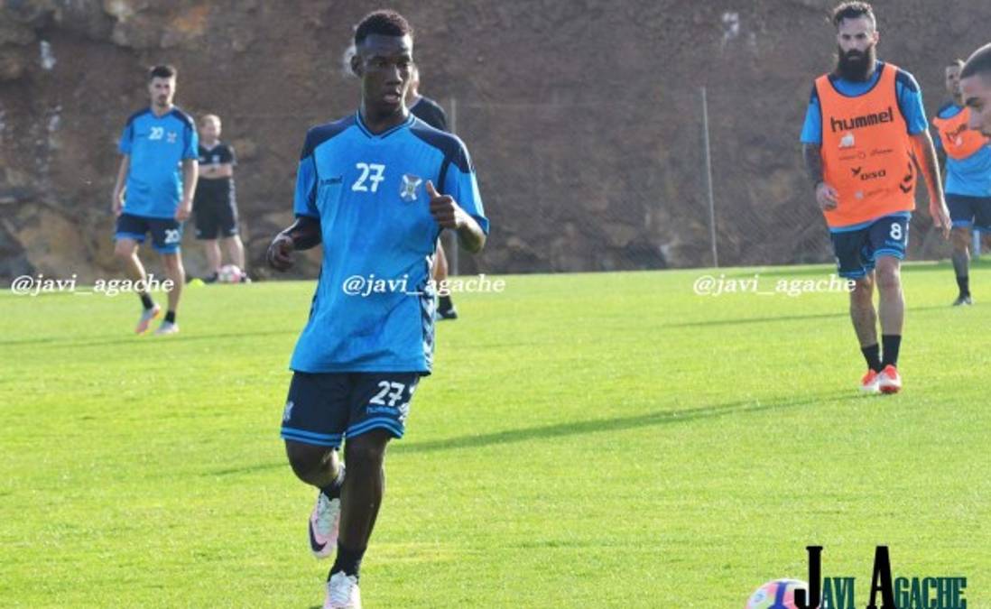 El hondureño Darixon Vuelto anota su primer gol con el Tenerife en amistoso