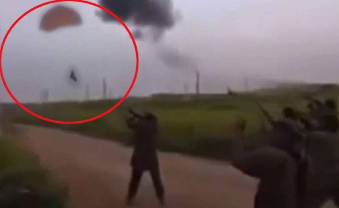 VIDEO: Así ejecutaron los rebeldes sirios de Isis a piloto ruso tras derribar su avión