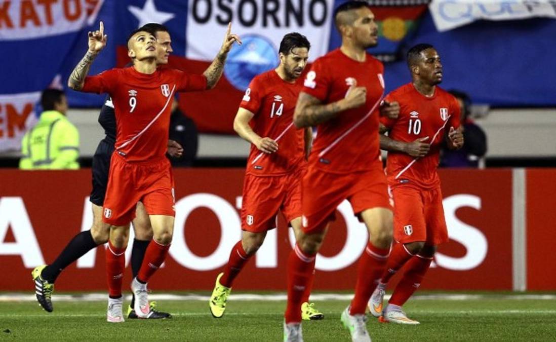Triplete de Guerrero tiene a Perú en semifinales de Copa América