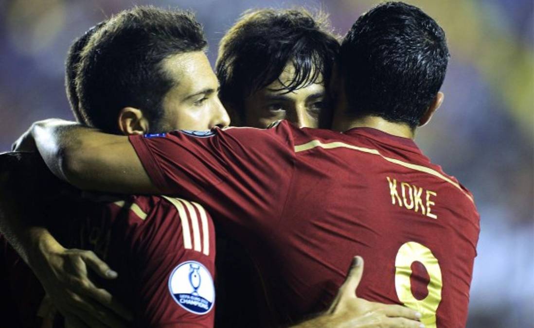 España golea a Macedonia en primer juego hacia Eurocopa 2016