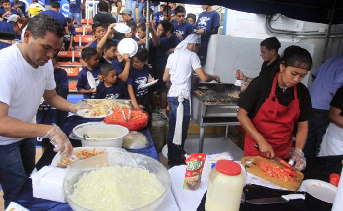 Amado Guevara, presente en la celebración del Motagua
