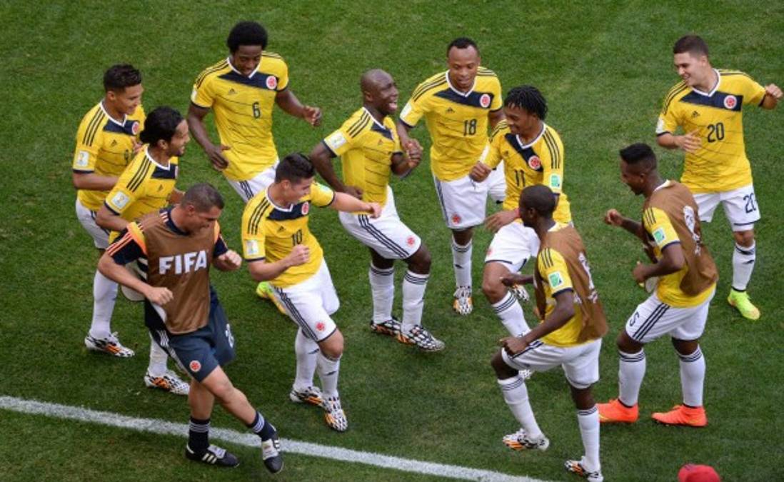 Colombia se va bailando a octavos de final