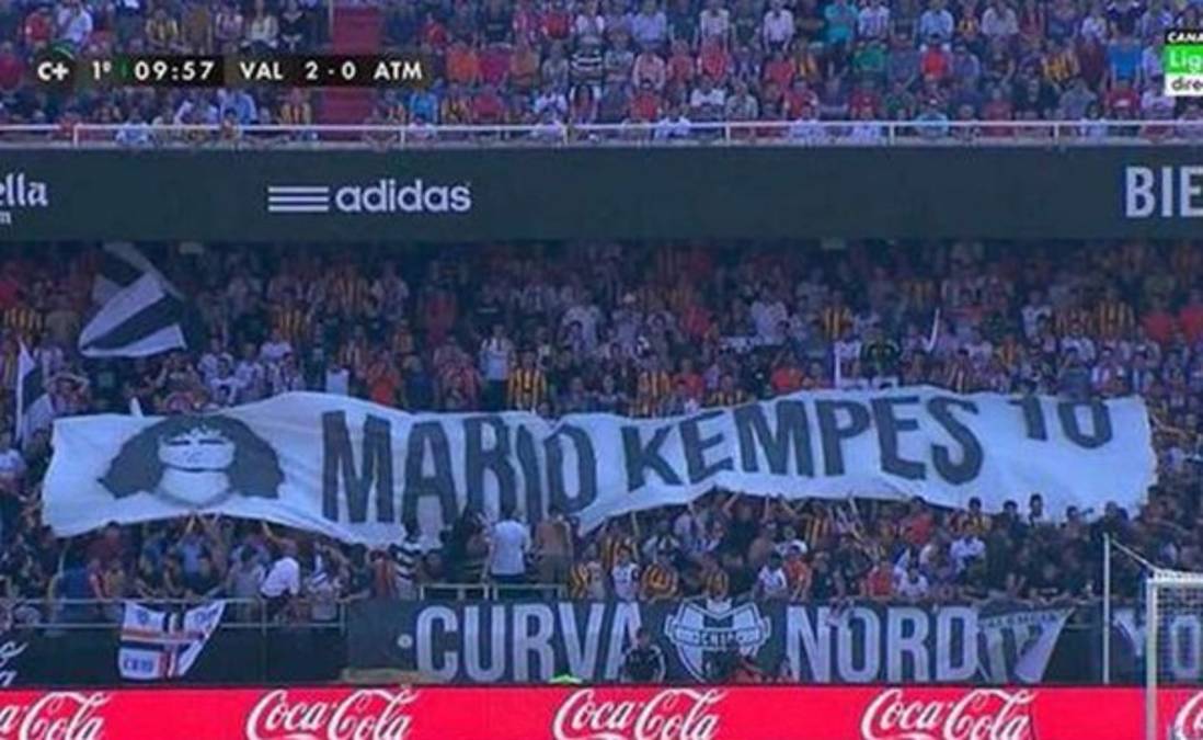 El Valencia le hizo un homenaje a Mario Kempes tras su operación