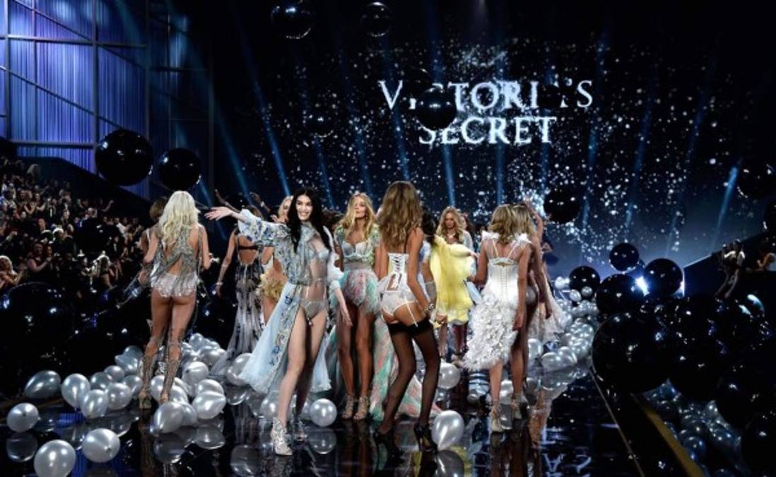 Mourinho no se perdió un desfile de moda de lencería previo al duelo ante Tottenham