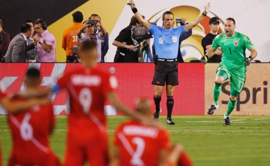 ¡Colombia clasifica a semifinales al derrotar en penales a Perú!