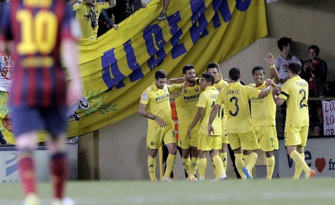 Con autogoles, Barcelona remonta y vence al Villarreal