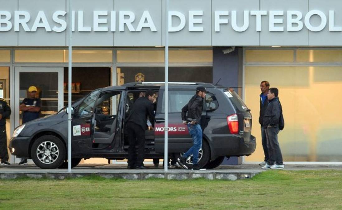 Neymar regresa a concentración de Brasil para dar apoyo a compañeros