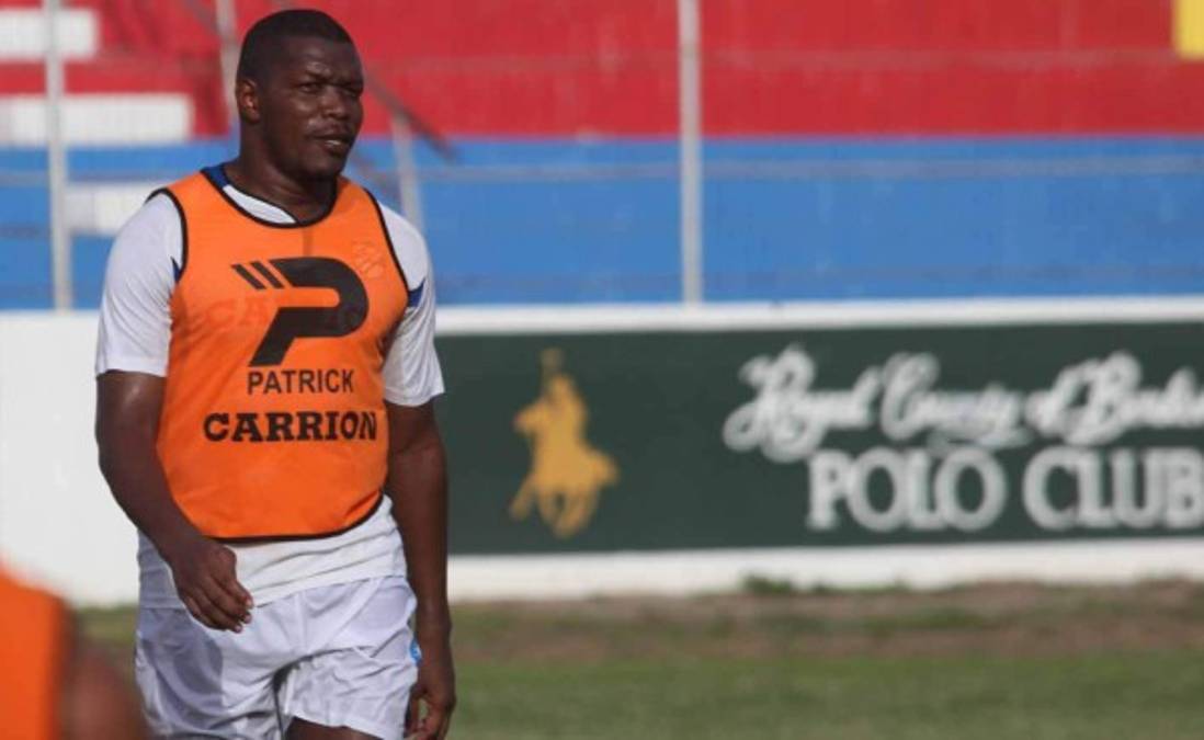 Victoria presenta a Luis 'Bombero' Ramírez como refuerzo