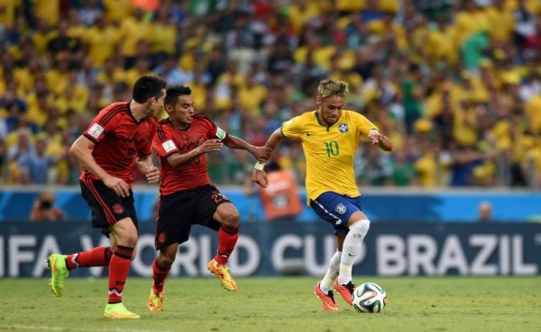 Con un agigantado Ochoa, México se le atraganta a Brasil