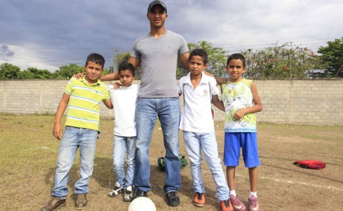 Donis Escober: 'Soñé que le atajaba el penal a Sabillón'