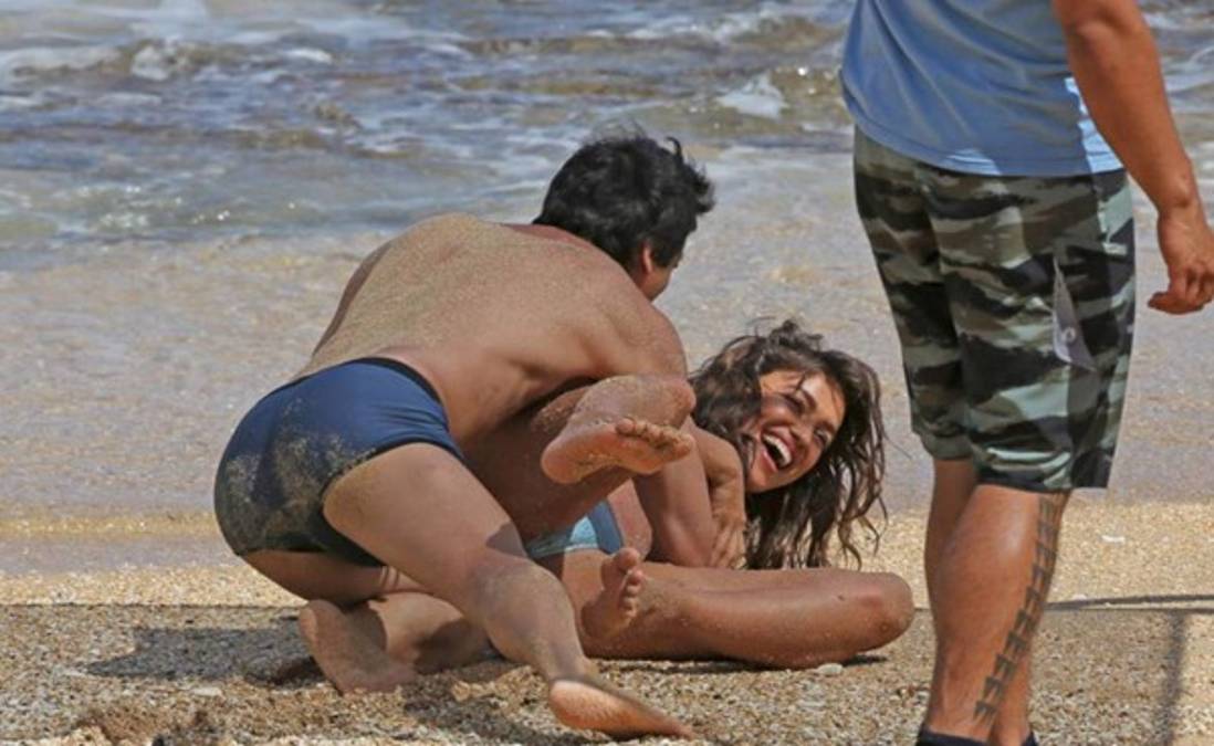 FOTOS: Paparazzi capta a Irina Shayk haciendo topless en Hawai