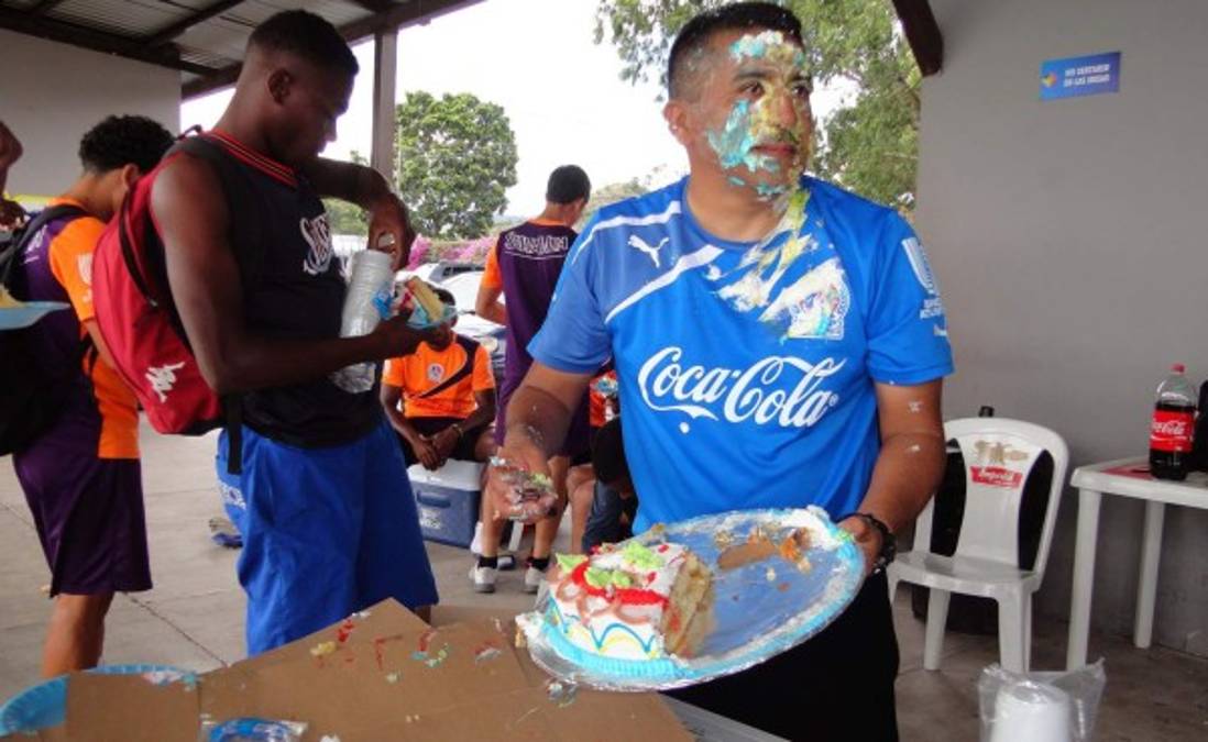 En Olimpia le celebran los 49 años a Henry Oliva