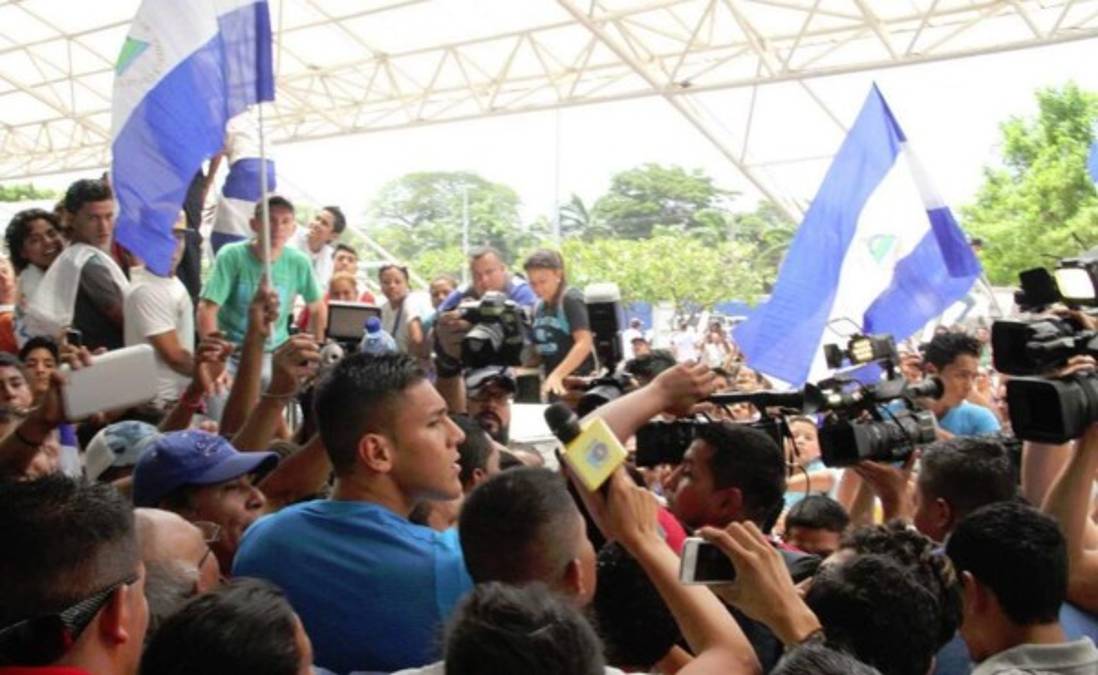 Seleccionado tico Oscar Duarte fue recibido como héroe en su natal Nicaragua