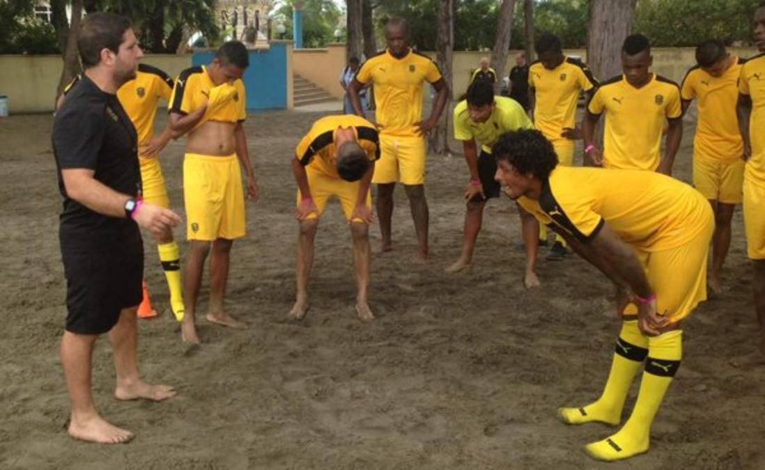 Real España se aceita en las playas de Tela
