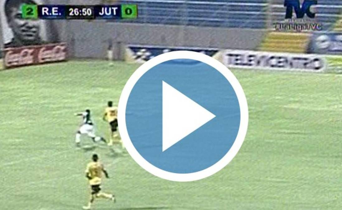 VIDEO: Árbitro hondureño Óscar Moncada pitó penal, pero luego se retractó