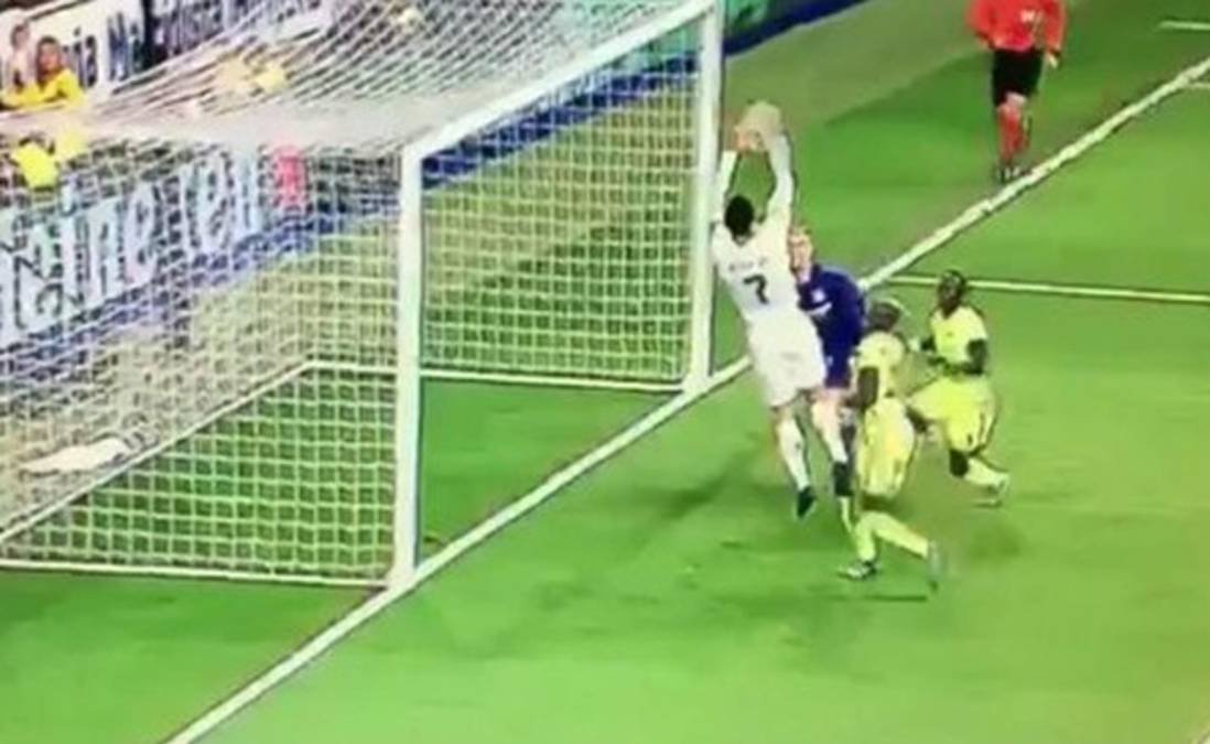 Cristiano Ronaldo la hizo de basquetbolista frente al Manchester City