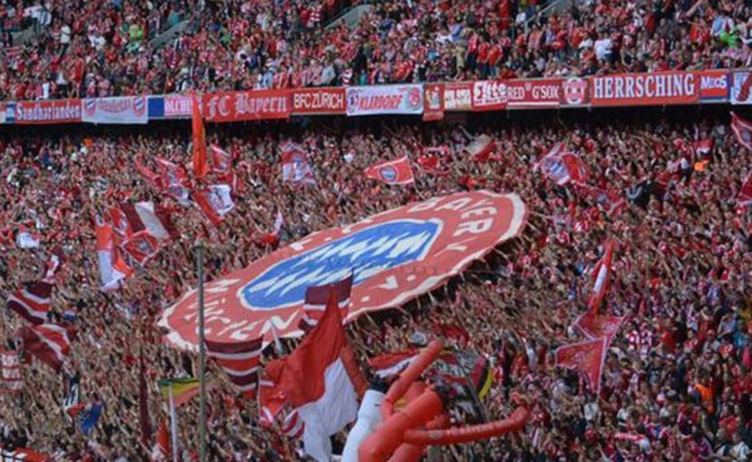 Bayern Múnich lució su nuevo uniforme azulgrana