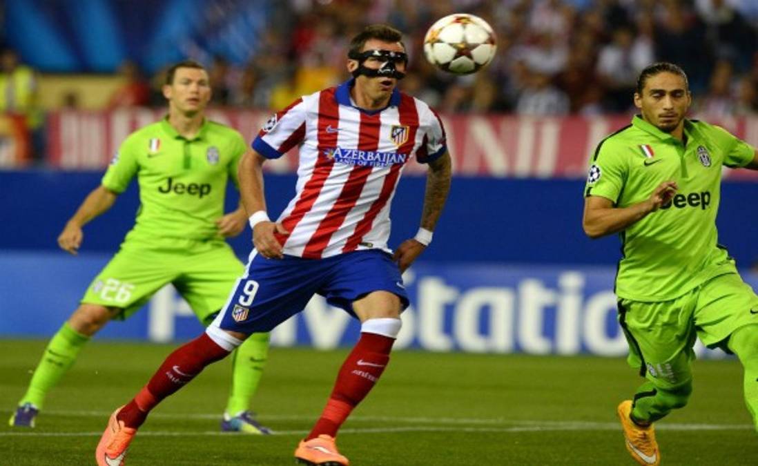 Mario Mandzukic se quitó la máscara en pleno partido