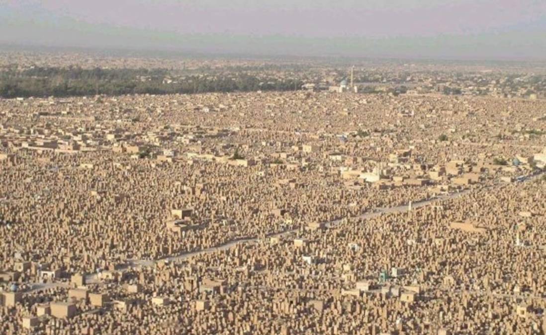 El cementerio que parece una ciudad en Google Map