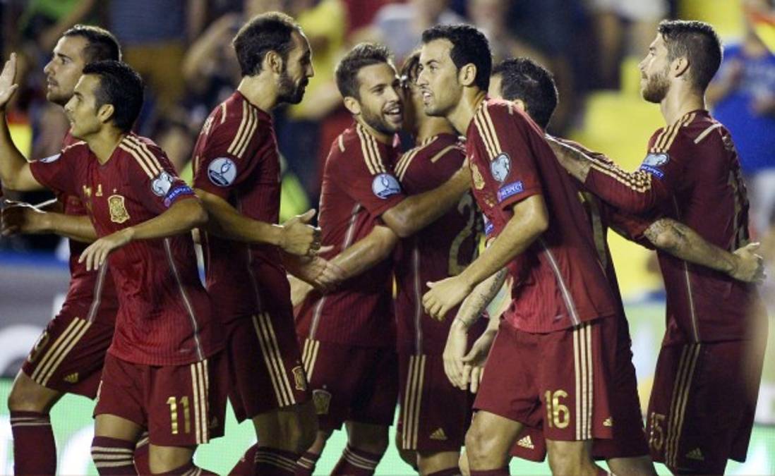 España golea a Macedonia en primer juego hacia Eurocopa 2016