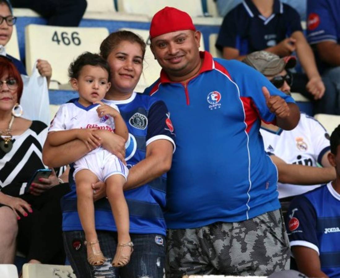 ¡BELLEZA! ¿Quién era el bomboncito que se paseaba por las gradas del Nacional?