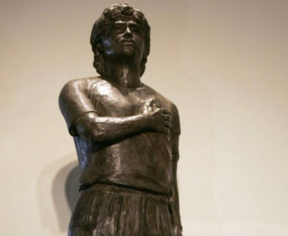 Las estatuas de deportistas y famosos más horribles en el mundo