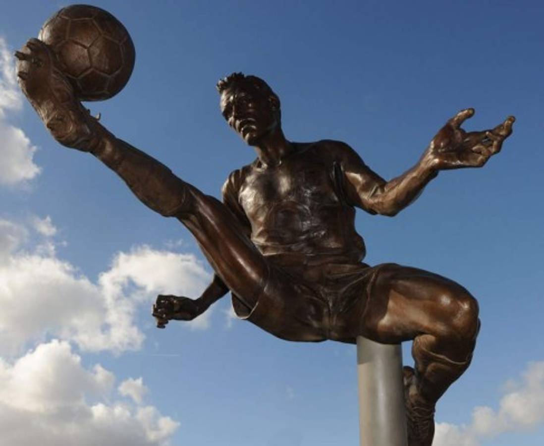 Las estatuas de deportistas y famosos más horribles en el mundo