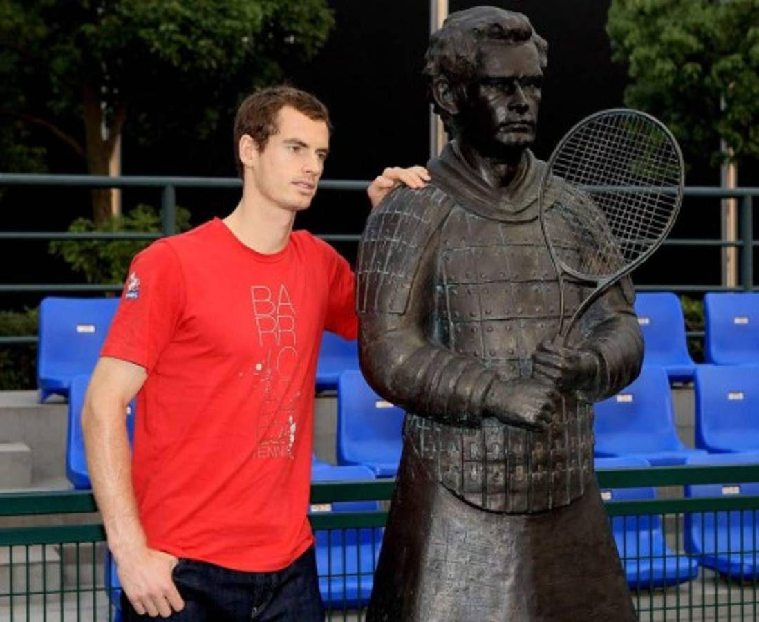 Las estatuas de deportistas y famosos más horribles en el mundo