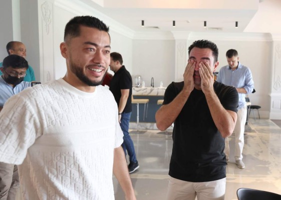 Entre lágrimas y amado: así fue el adiós de Xavi del Al-Sadd de Qatar mientras el Barcelona lo espera