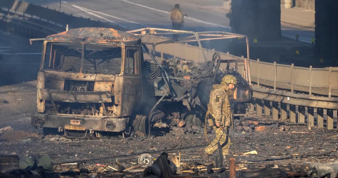 Putin busca la destrucción total: Así es la bomba de racimo, el arma prohibida que Rusia está utilizando para atacar Ucrania