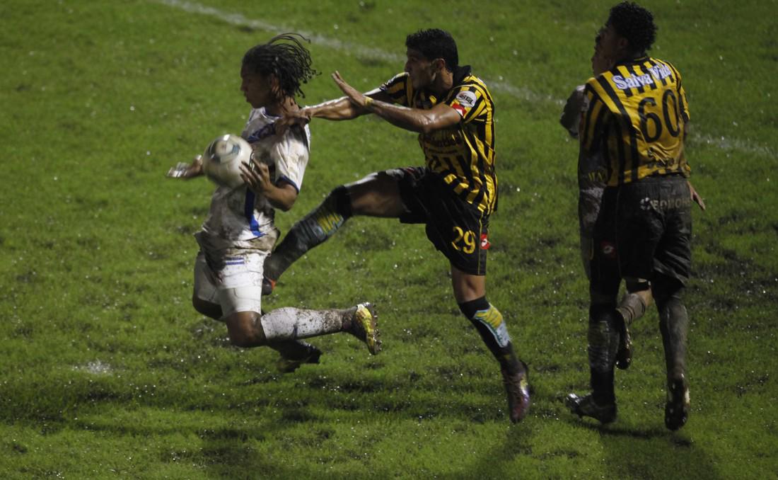 Han pasado ya 10 años: ¿Qué jugadores disputaron la ­última final entre Olimpia y Real España?