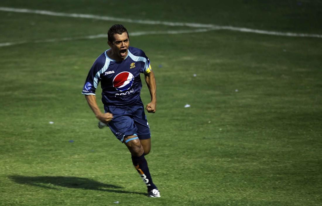 ¡De leyenda! El paraguayo Roberto Moreira quedó cerca de Amado Guevara en la tabla eterna de goleadores del Motagua
