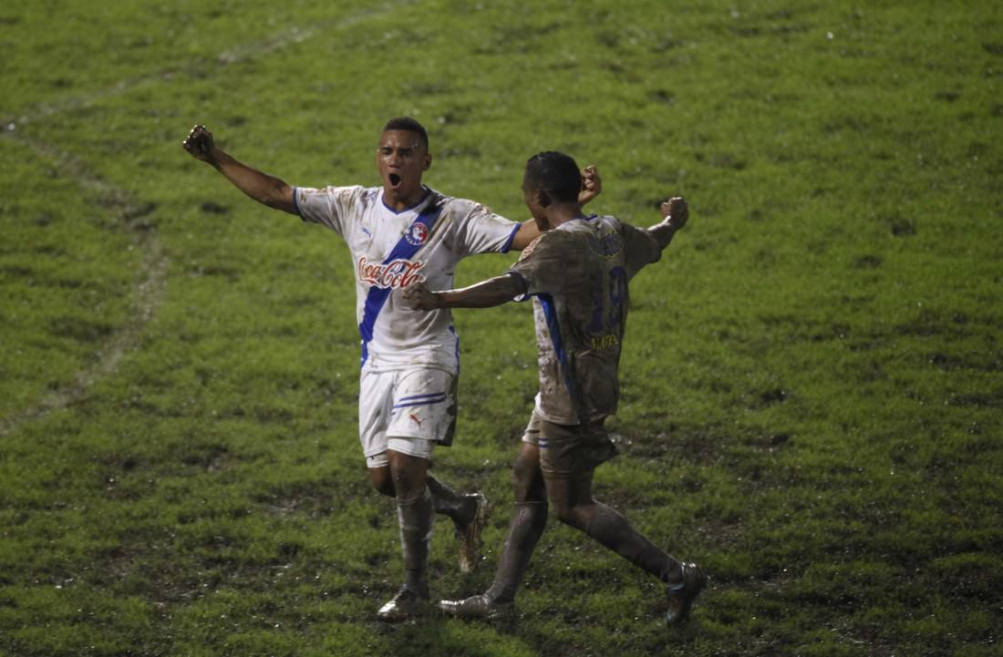 Han pasado ya 10 años: ¿Qué jugadores disputaron la ­última final entre Olimpia y Real España?
