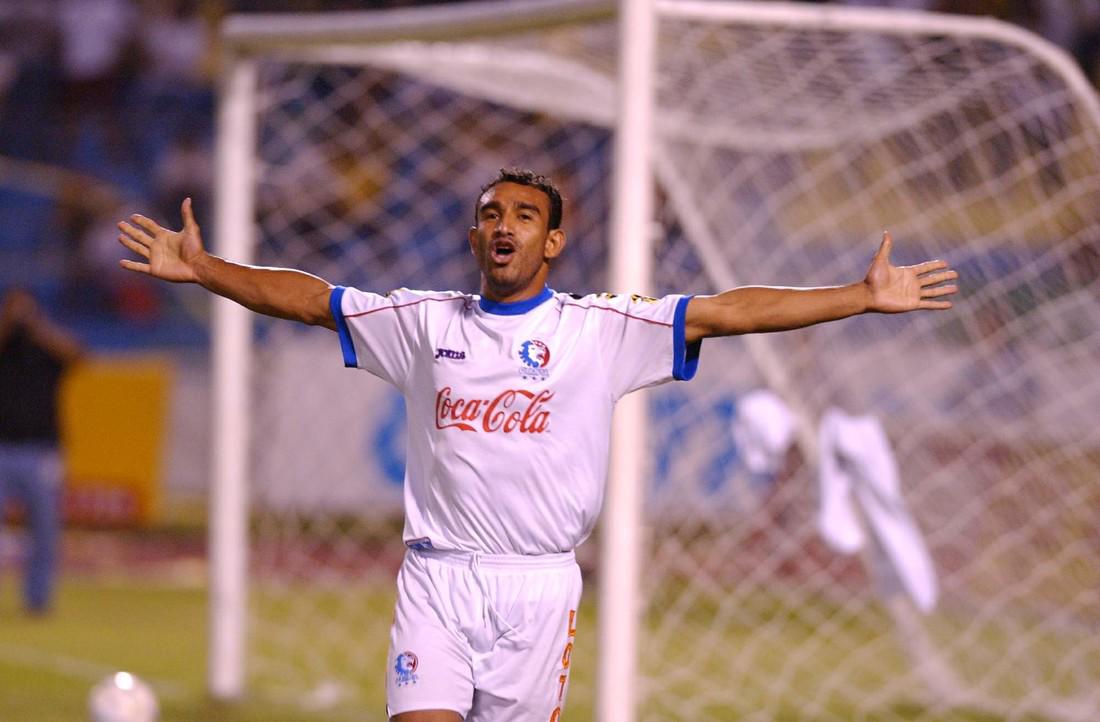 Lista privilegiada: ¡Los únicos 8 futbolistas en marcar más de 100 goles en Liga Nacional de Honduras!