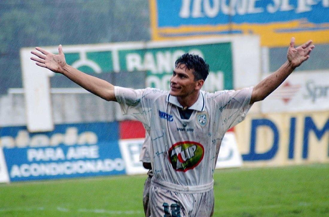 Gio Puerto, el inesperado artillero que dejó atrás a Carlo Costly y está por romper sequía de goles entre los históricos de Platense