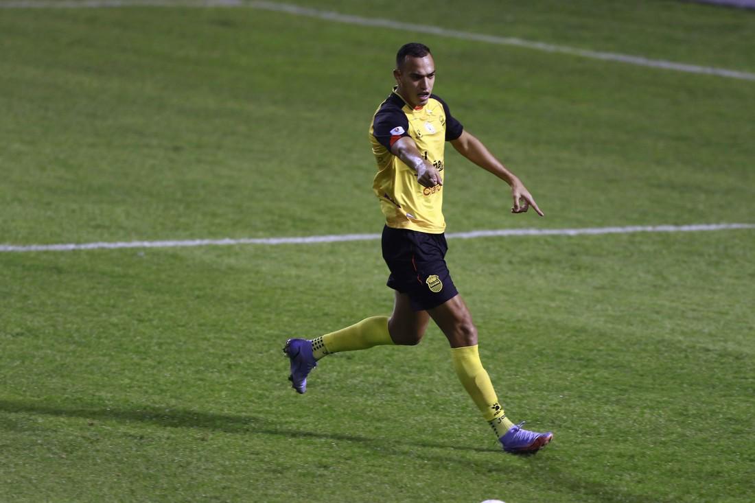 Héctor Vargas y el 11 titular con el que se estrenaría dirigiendo al Real España ante Olimpia