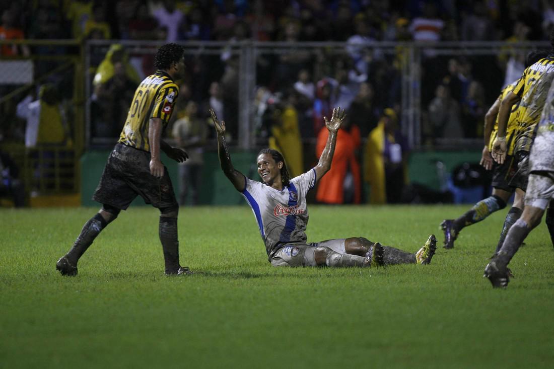 Han pasado ya 10 años: ¿Qué jugadores disputaron la ­última final entre Olimpia y Real España?