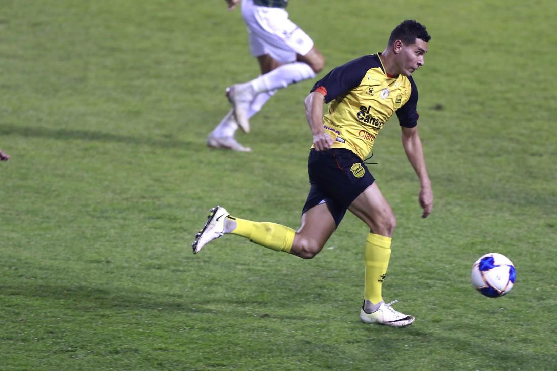 Héctor Vargas y el 11 titular con el que se estrenaría dirigiendo al Real España ante Olimpia