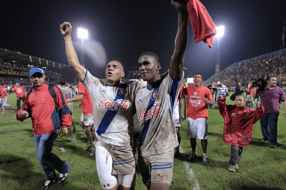 Han pasado ya 10 años: ¿Qué jugadores disputaron la ­última final entre Olimpia y Real España?
