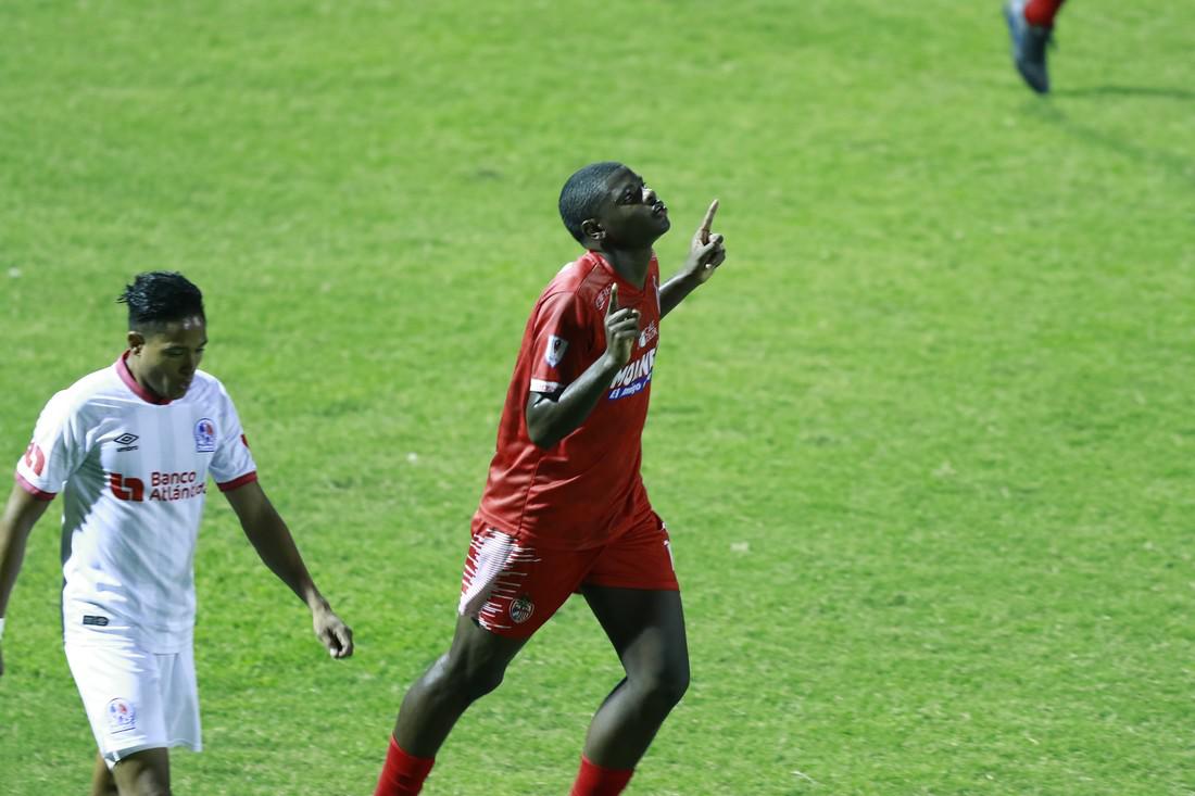 Una liga en familia: Hermanos, sobrinos, hijos, primos y hasta tíos comparten en la Liga Nacional de Honduras